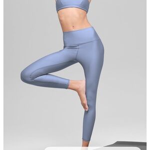 High-Waisted Airlift 7/8 Leggings Small & Airlift Sports Bra Med - Winter Frost